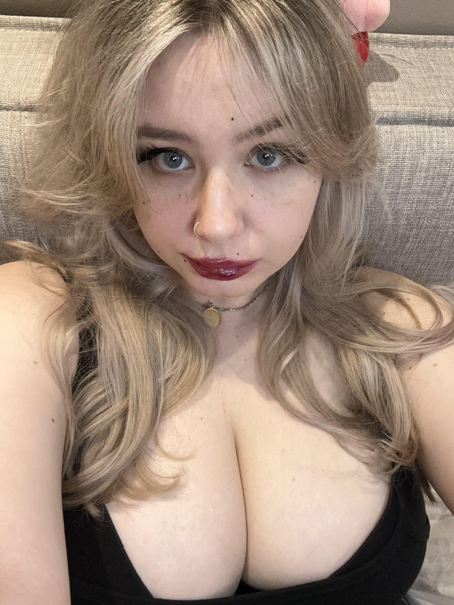 ミカエラ巨大なお尻の大きなおっぱいブロンドBBWガールミックスホットショット