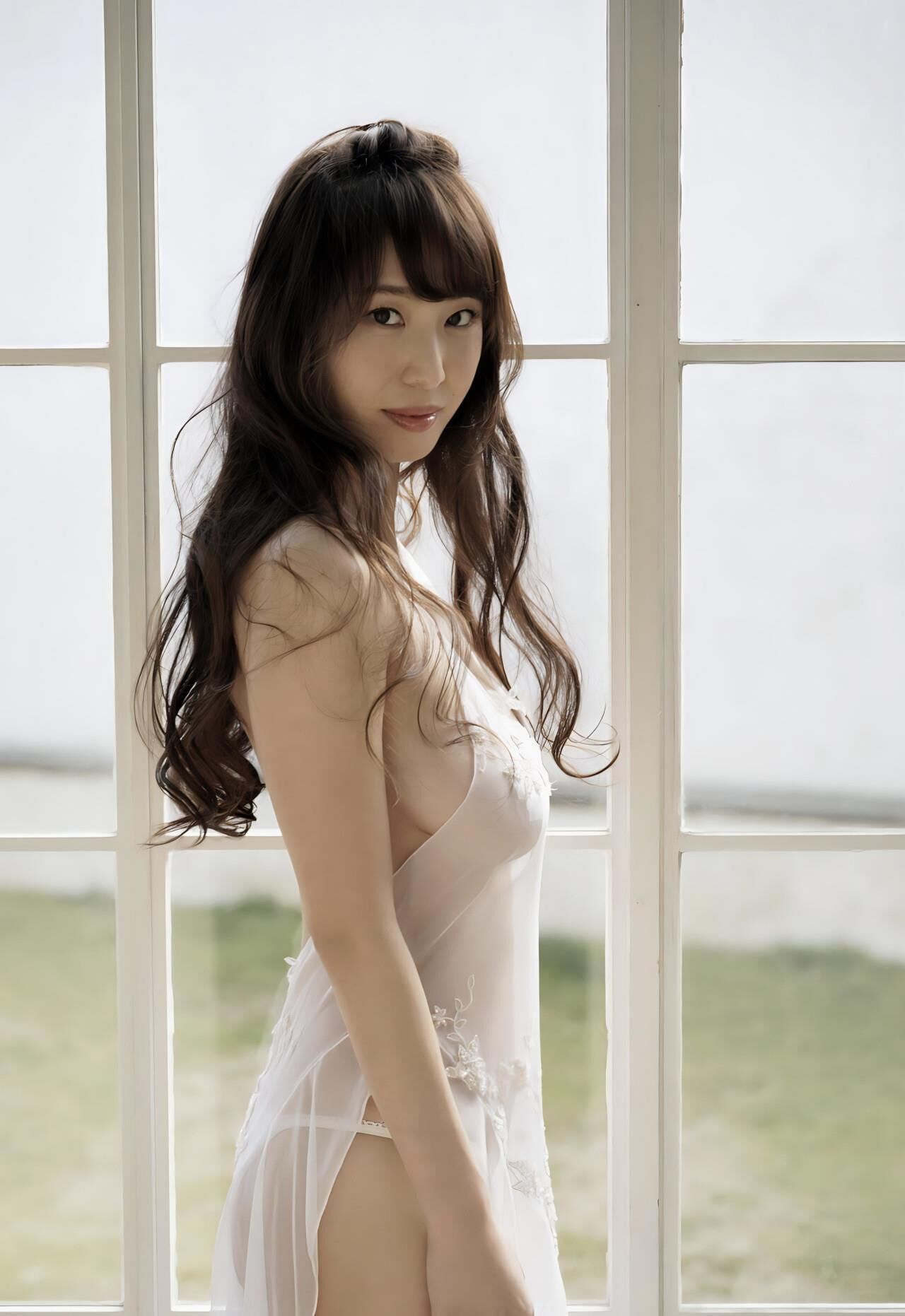 ミズミ・シオチは美しいアナウンサーの午後