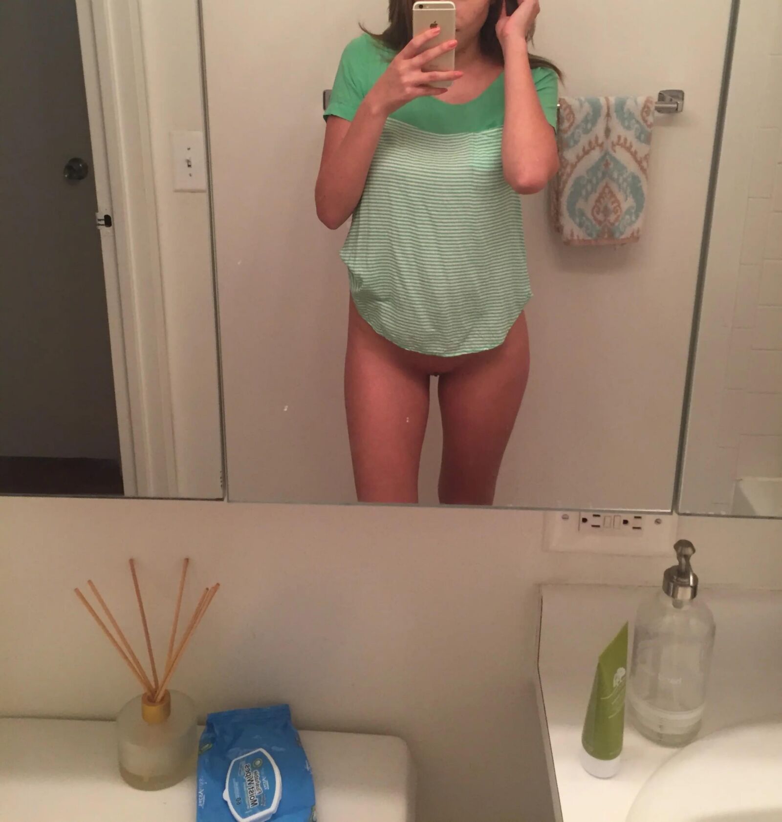 ...... ,,,, ...... heiße große Titten Amateur -Selfies .............