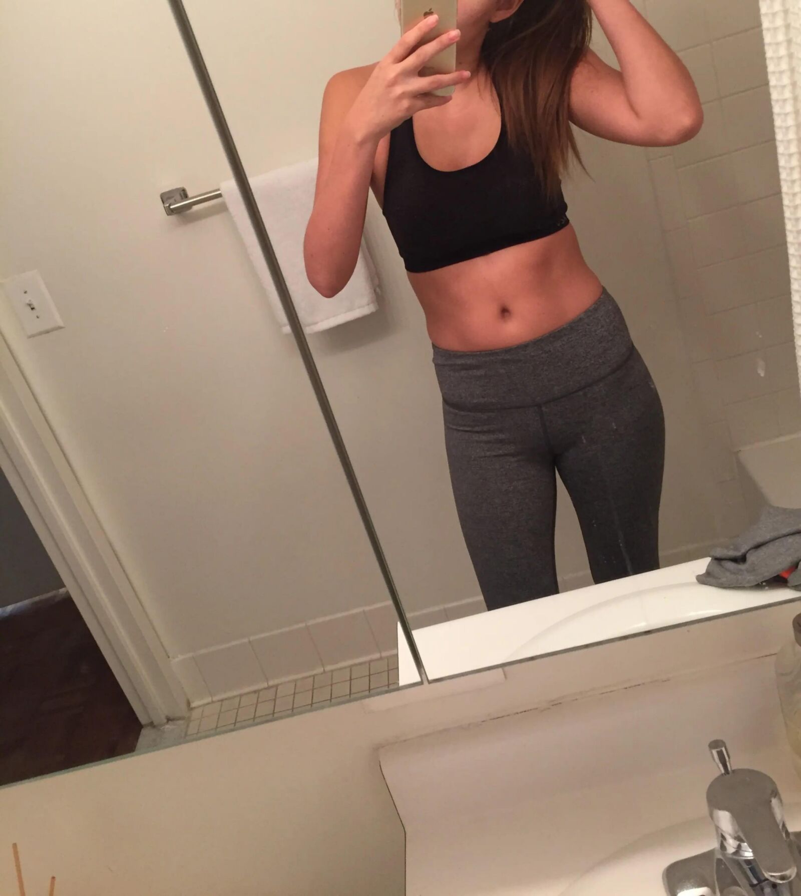 ...... ,,,, ...... heiße große Titten Amateur -Selfies .............