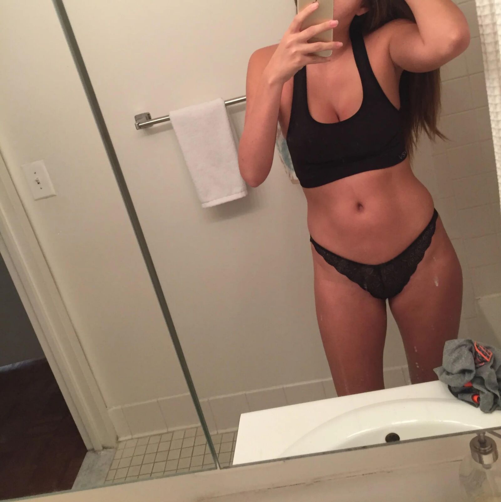 ...... ,,,, ...... heiße große Titten Amateur -Selfies .............