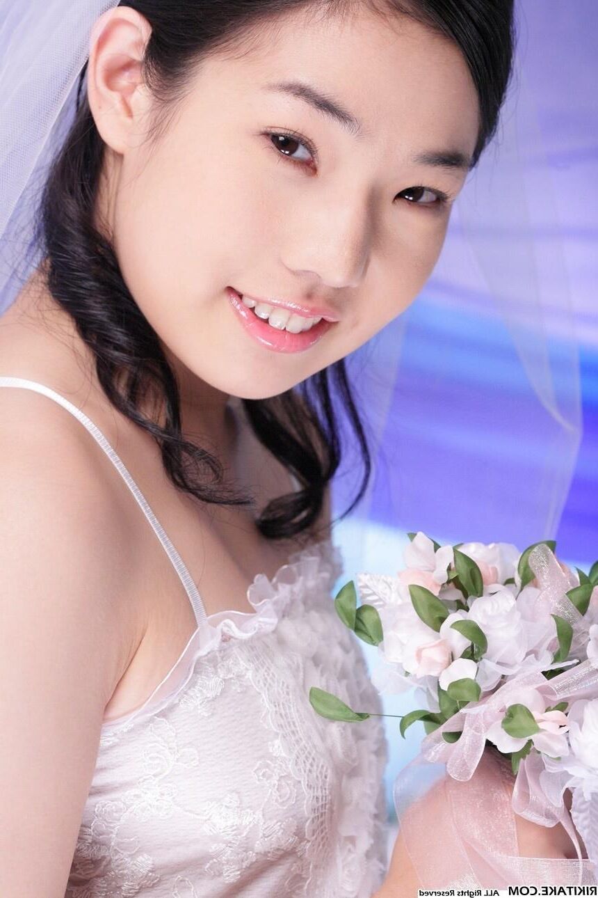 modelo de desnudos japonés Yui Hattori