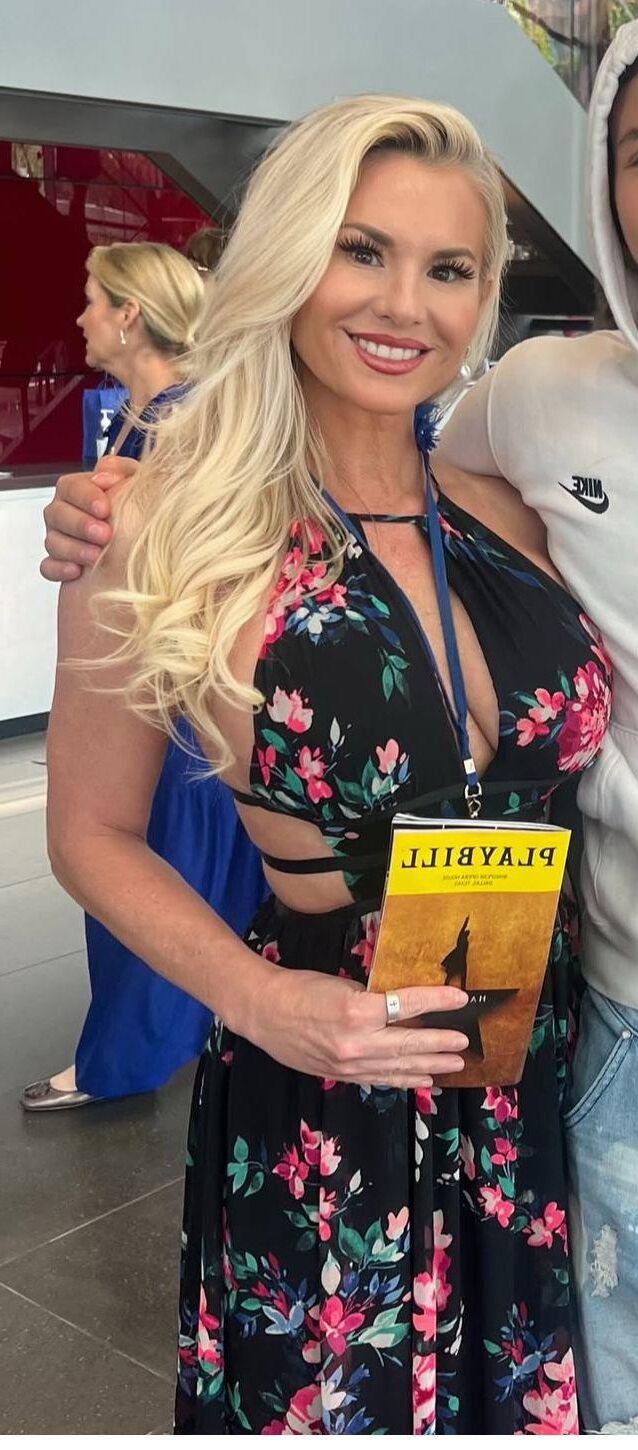 Bimbo Milf Mama