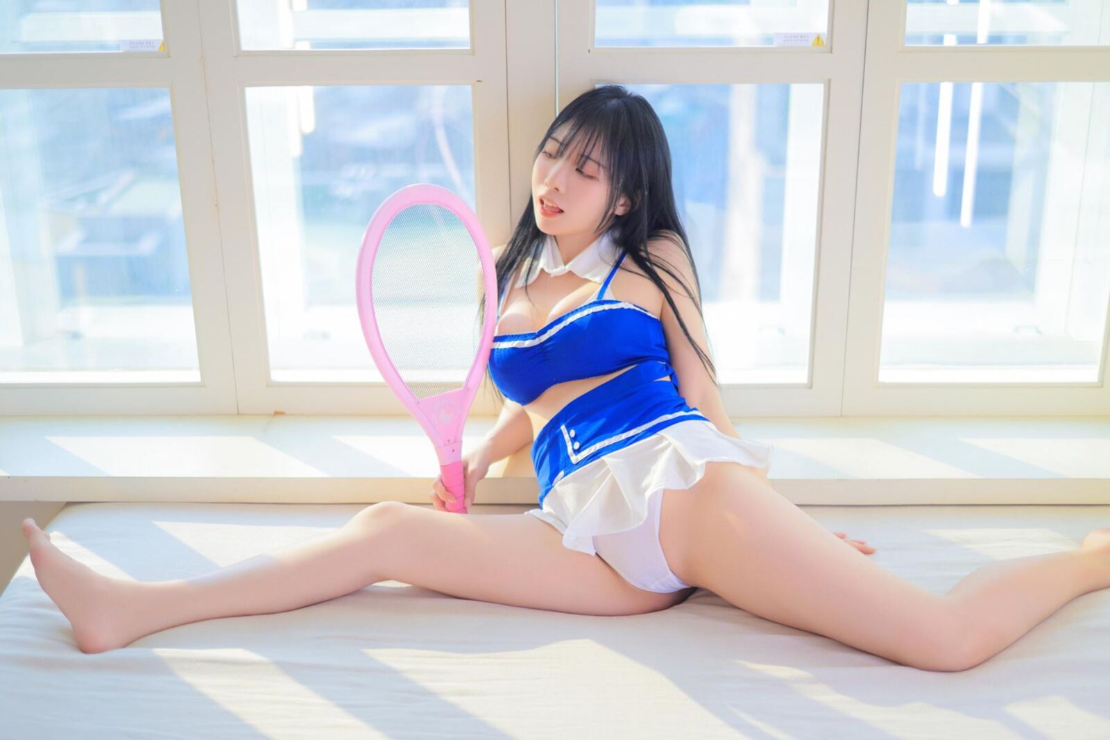Rina Blue und White Badeanzug Cosplay