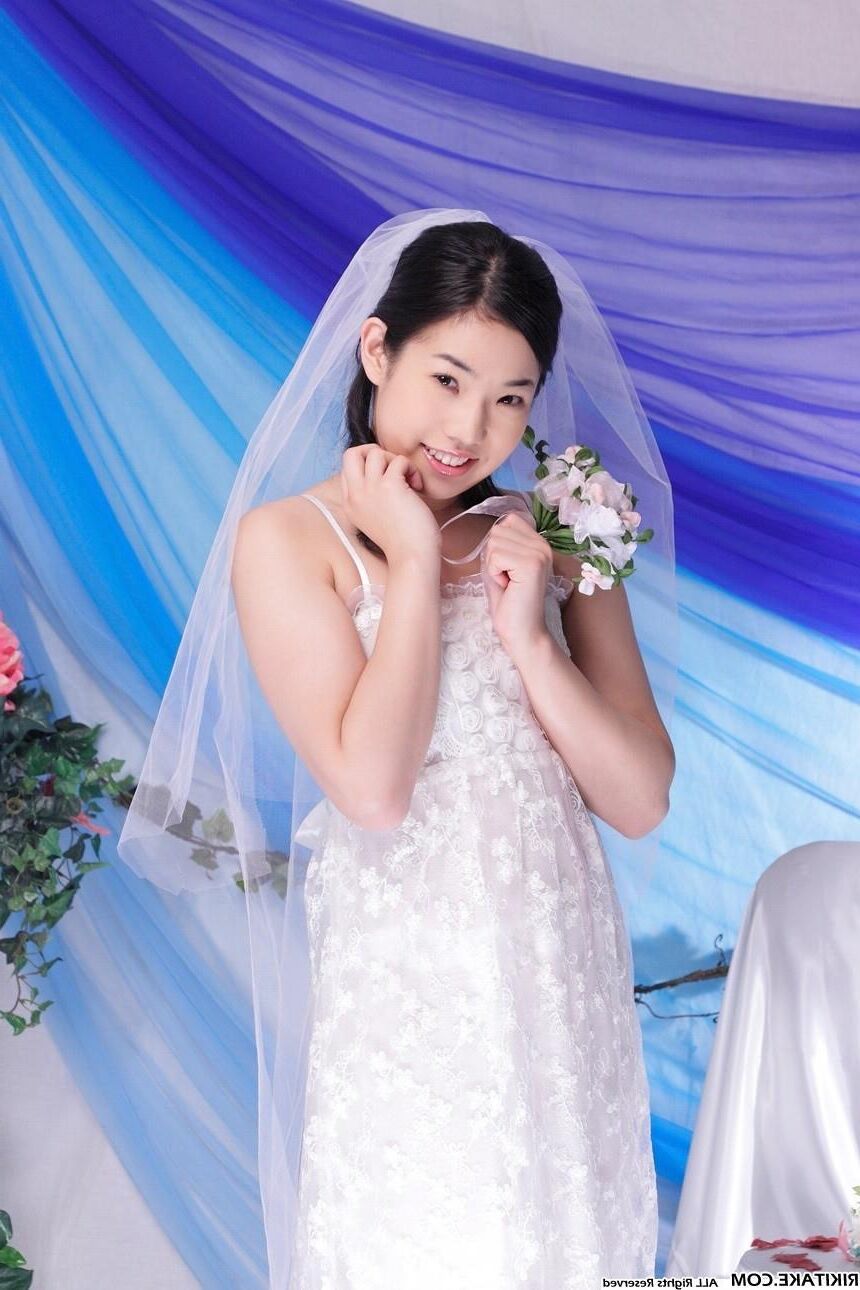 modelo de desnudos japonés Yui Hattori