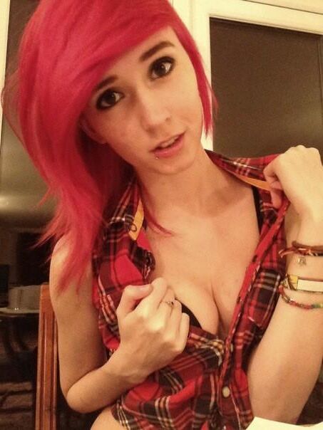 Amateur Petite avec un cul parfait