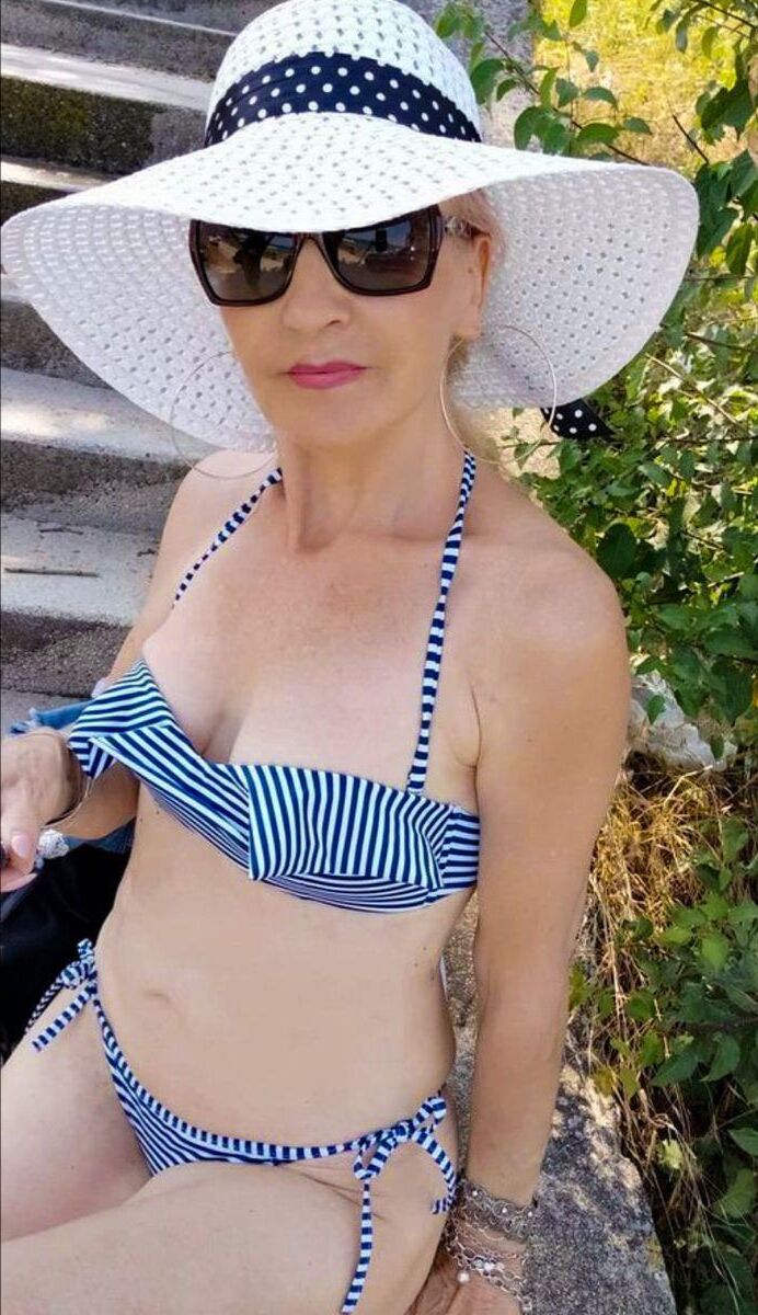 Mûrs et mamies en maillot de bain