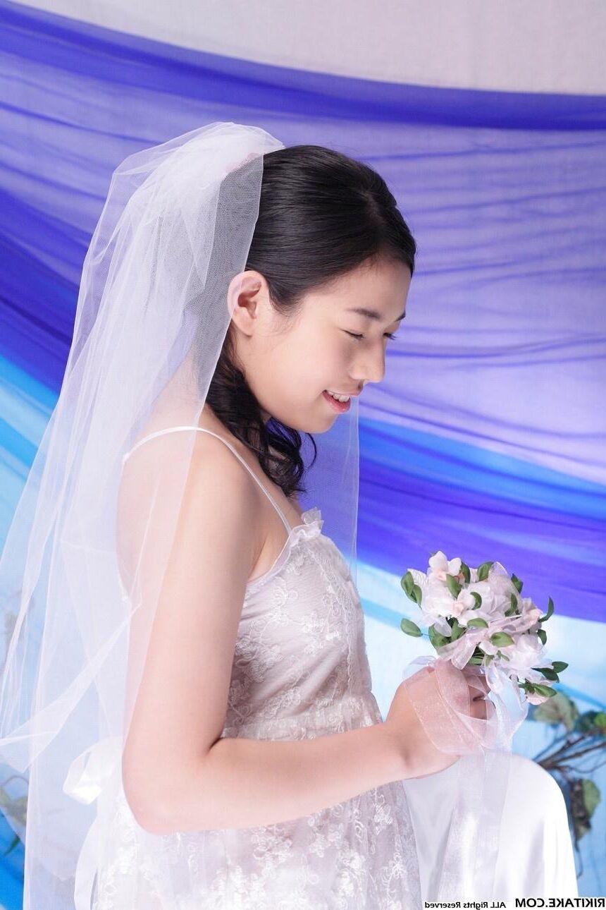 modelo de desnudos japonés Yui Hattori