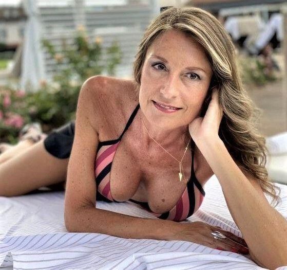 Mûrs et mamies en maillot de bain