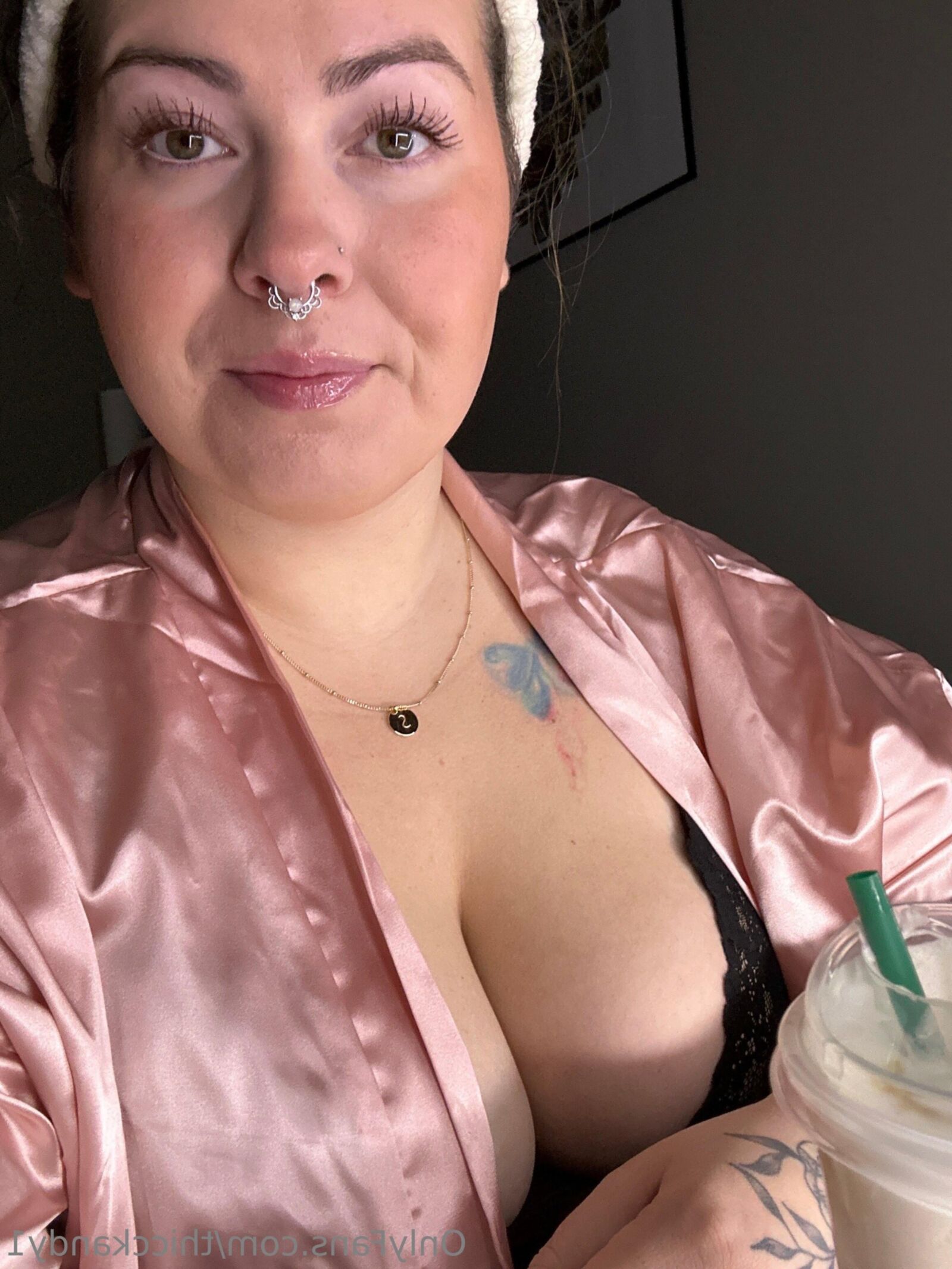 Bella enorme culo grandes tetas belleza bbw tik tokker chica mixed caliente pho