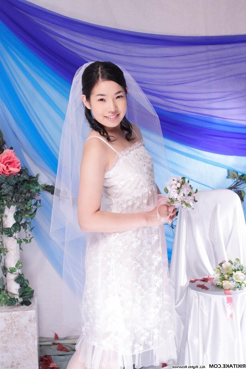 modelo de desnudos japonés Yui Hattori