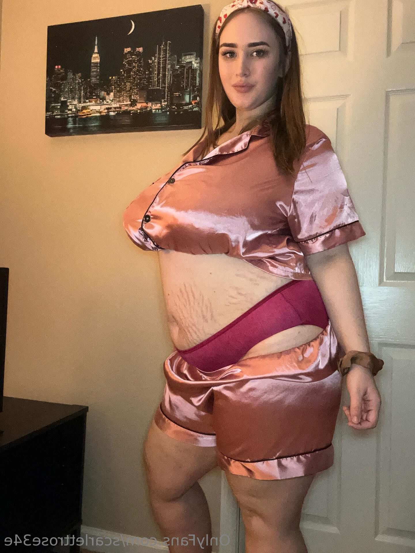 Scarlette enormes tetas curvas belleza bbw chica mezcladas