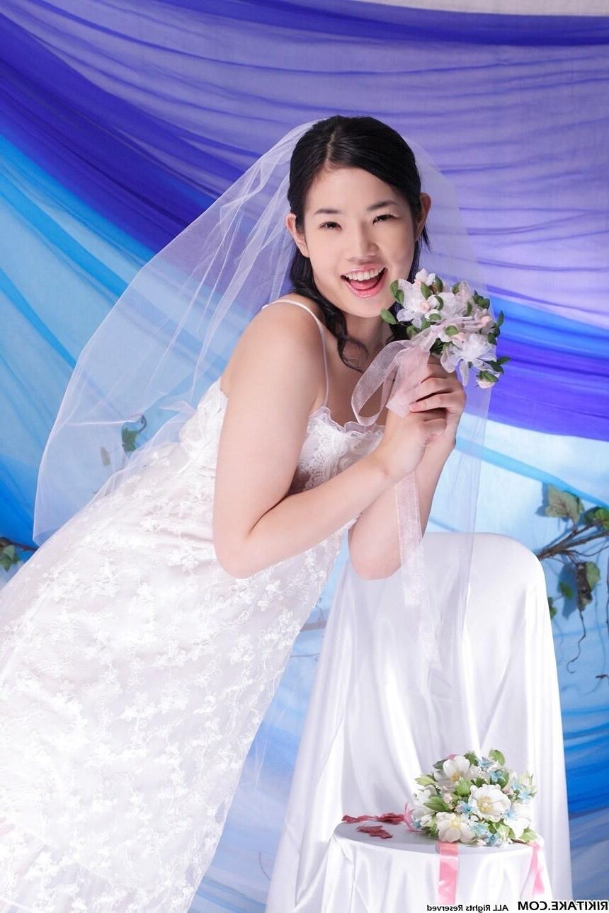 modelo de desnudos japonés Yui Hattori
