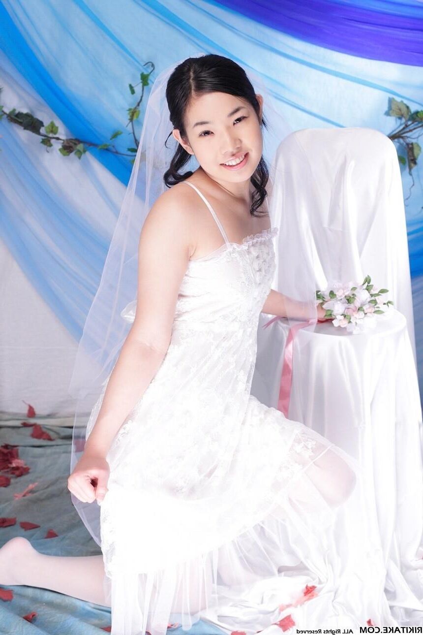 modelo de desnudos japonés Yui Hattori