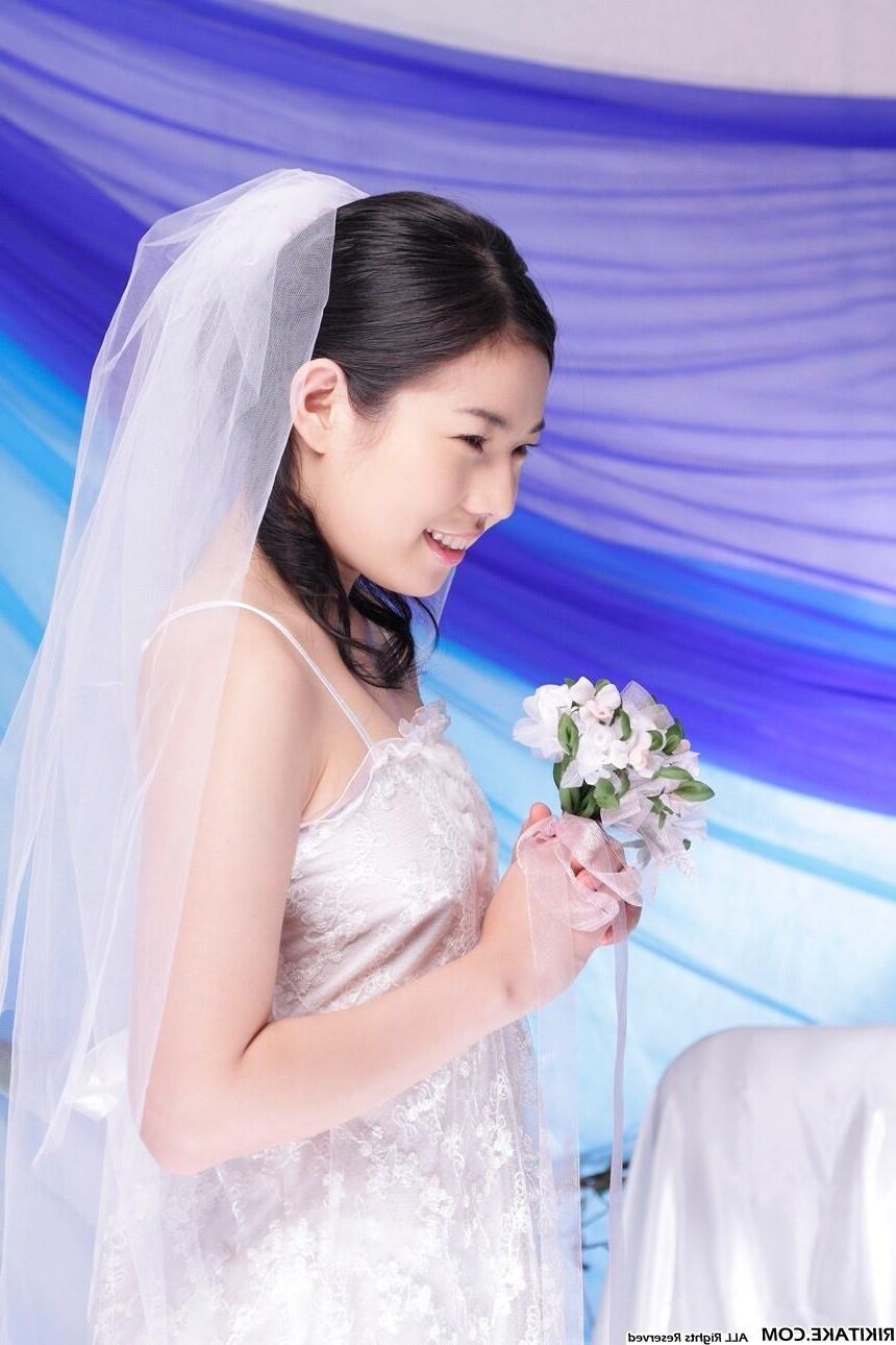 modelo de desnudos japonés Yui Hattori
