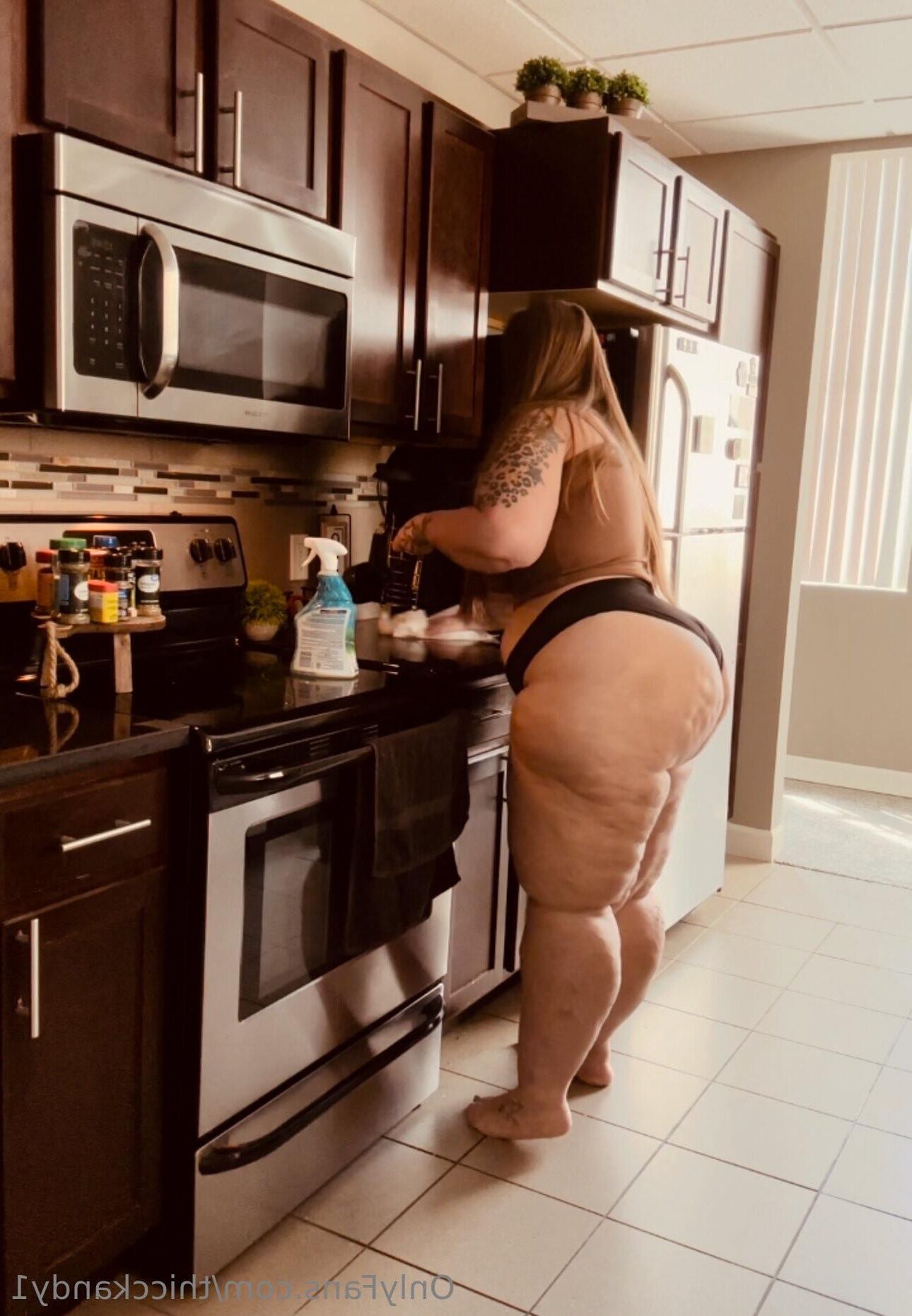 Bella enorme culo grandes tetas belleza bbw tik tokker chica mixed caliente pho