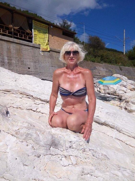 Mûrs et mamies en maillot de bain