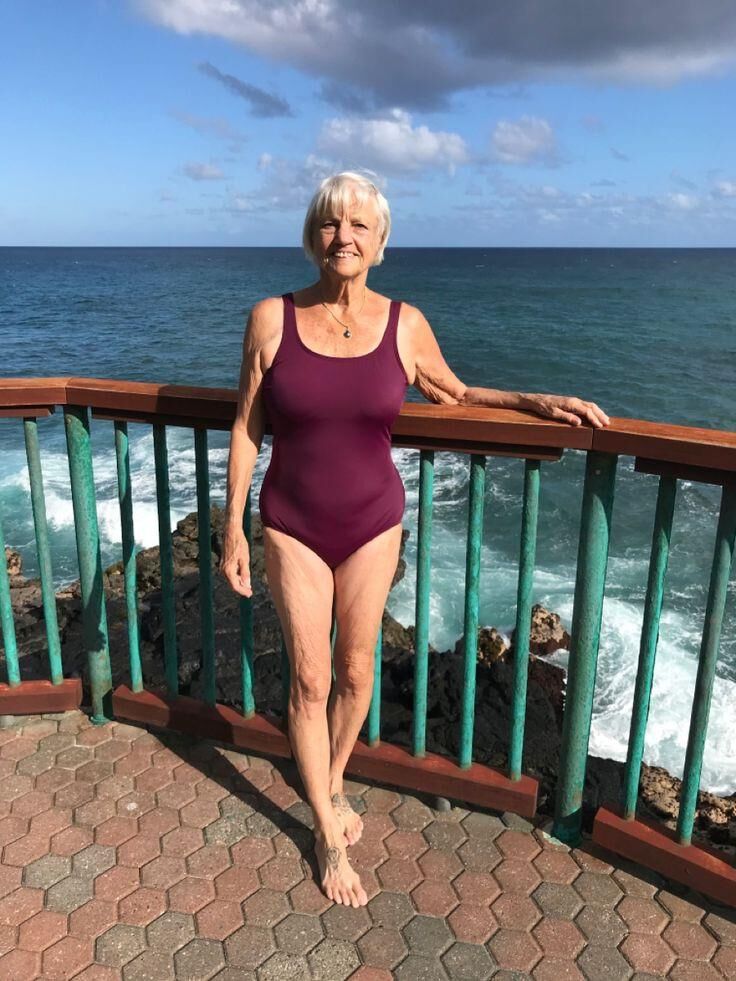 Mûrs et mamies en maillot de bain