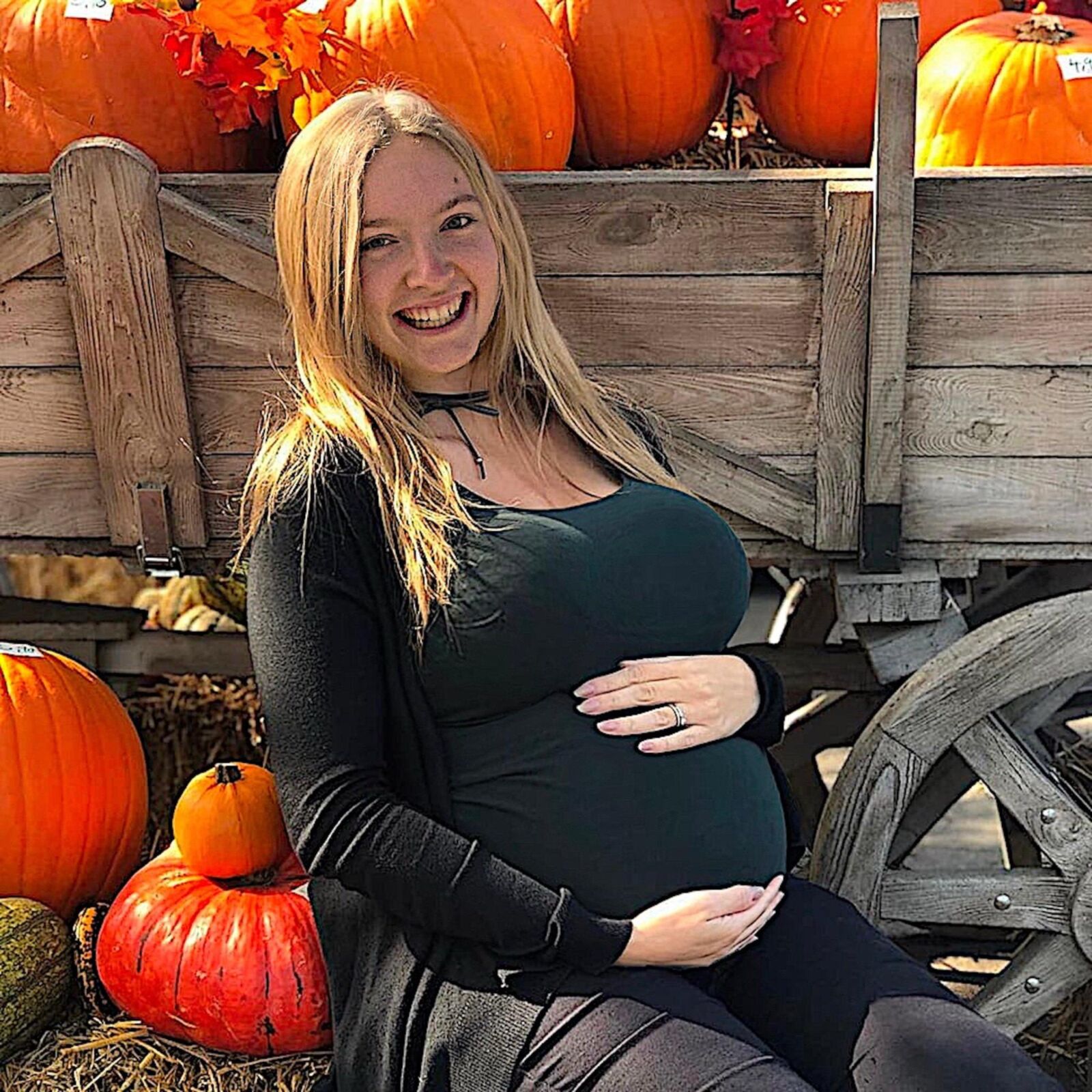 Taissa, es follada y embarazada por un abuelo en la naturaleza