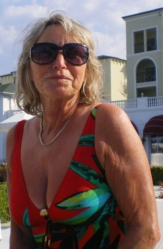 Mûrs et mamies en maillot de bain