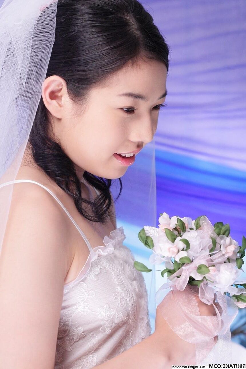modelo de desnudos japonés Yui Hattori