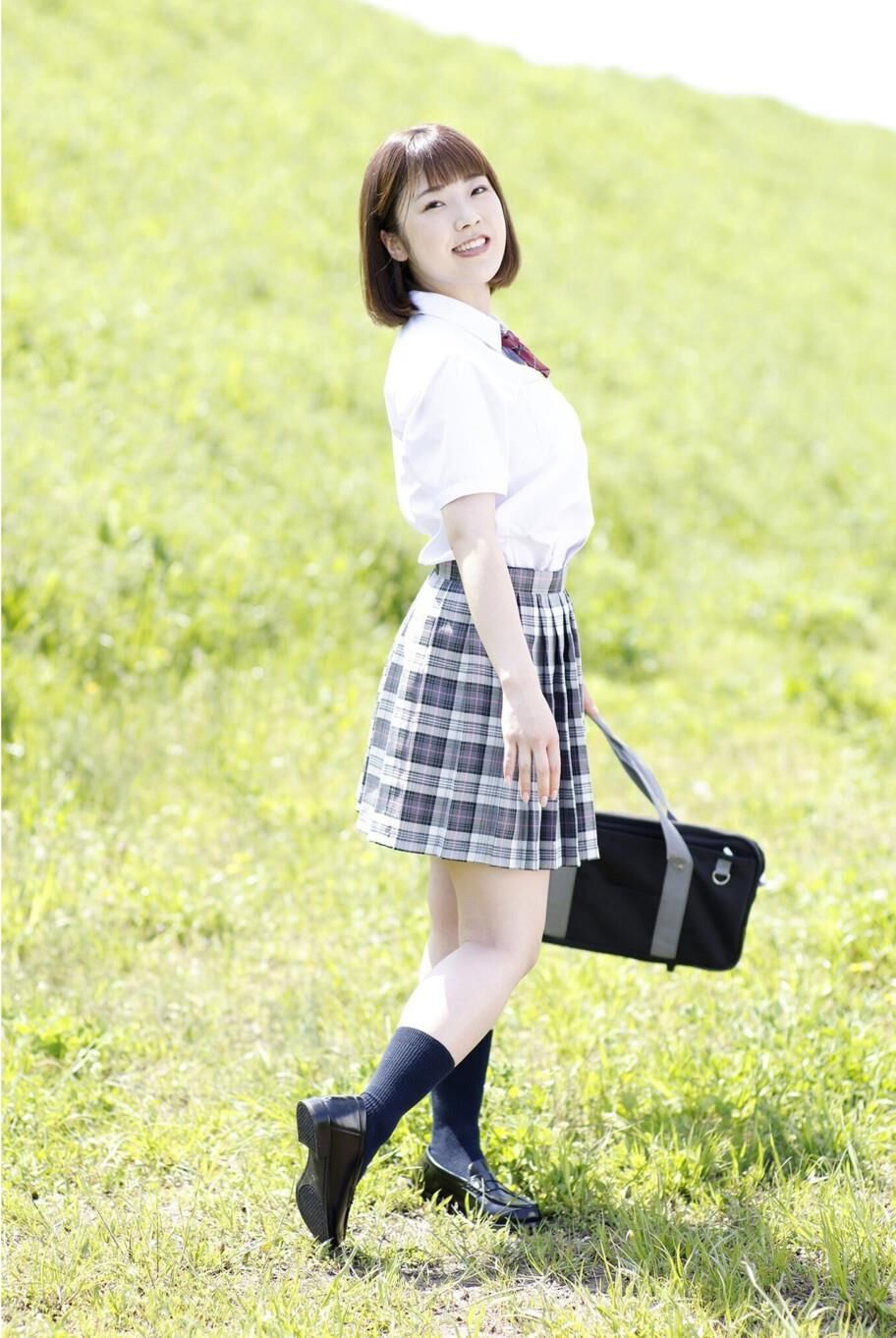 Yuina ogura lindo y sexy cuerpo