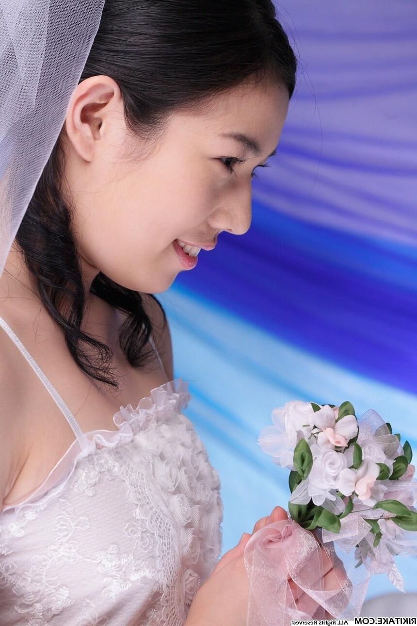 modelo de desnudos japonés Yui Hattori