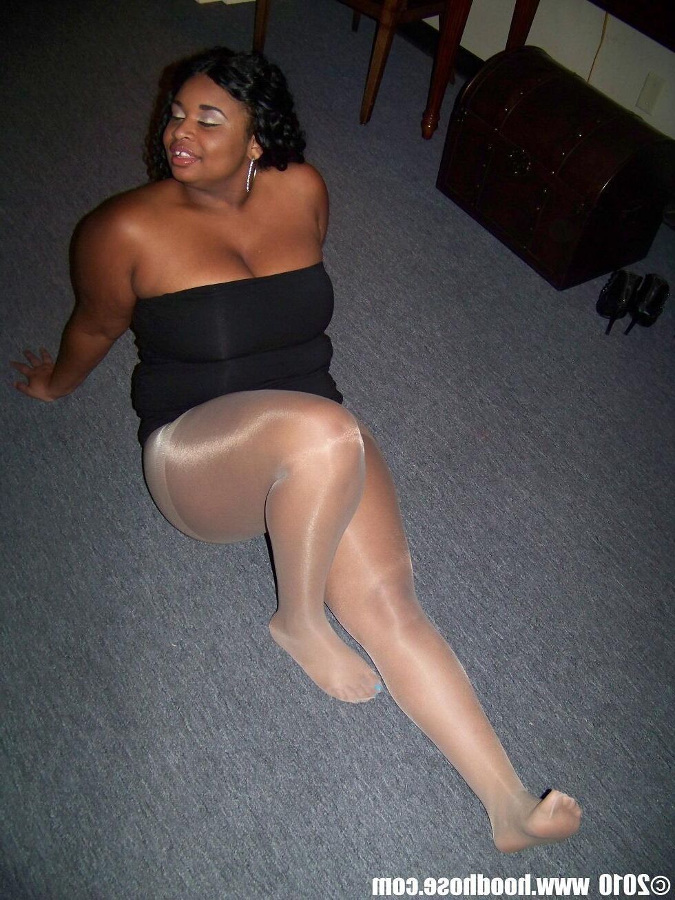 Ebony -Amature in Strumpfhosen