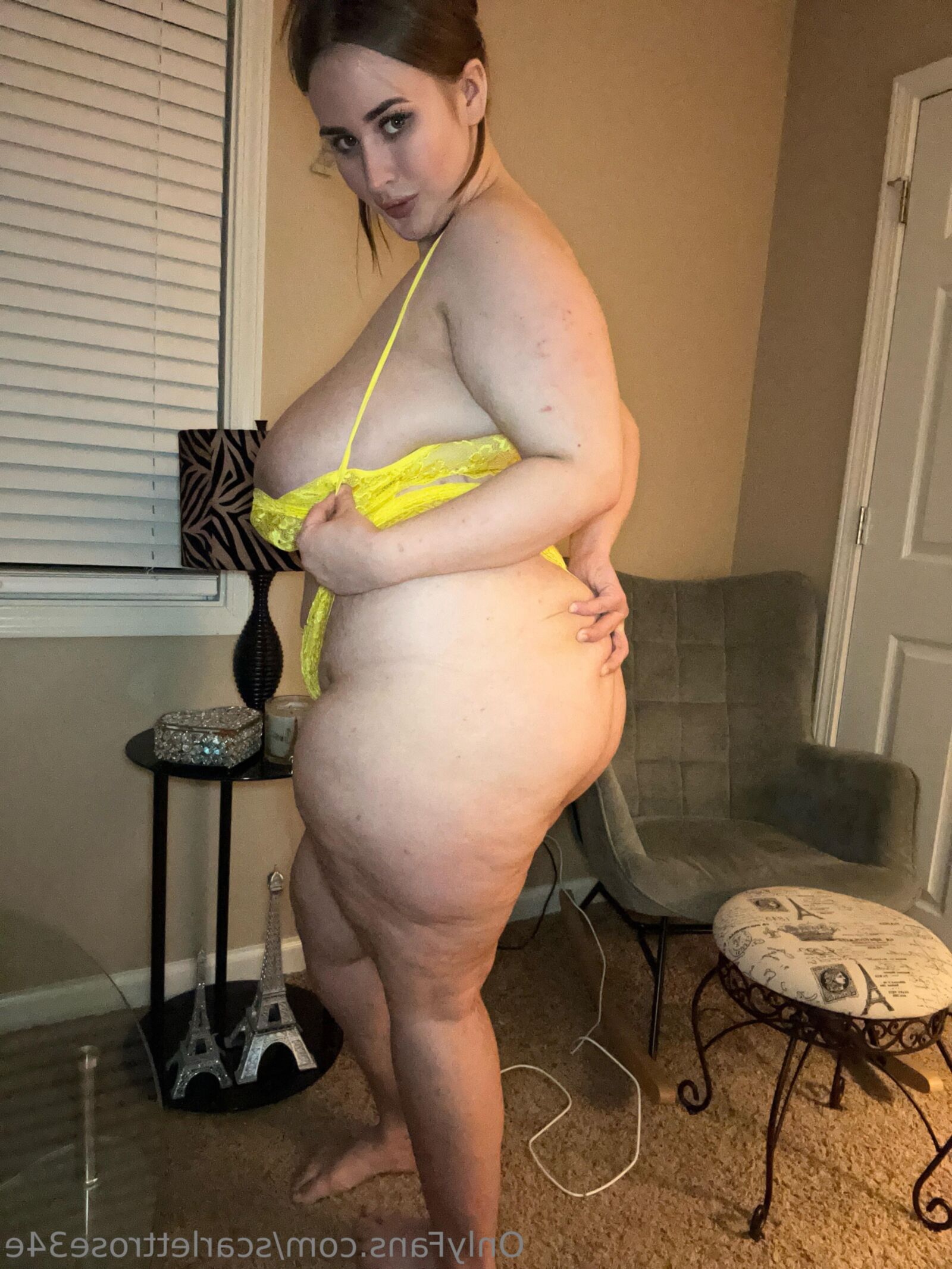 Scarlette enormes tetas curvas belleza bbw chica mezcladas