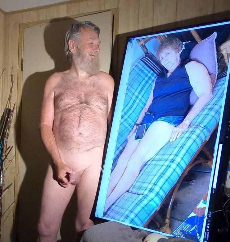 Chris liebt es, seine Frau aufzudecken