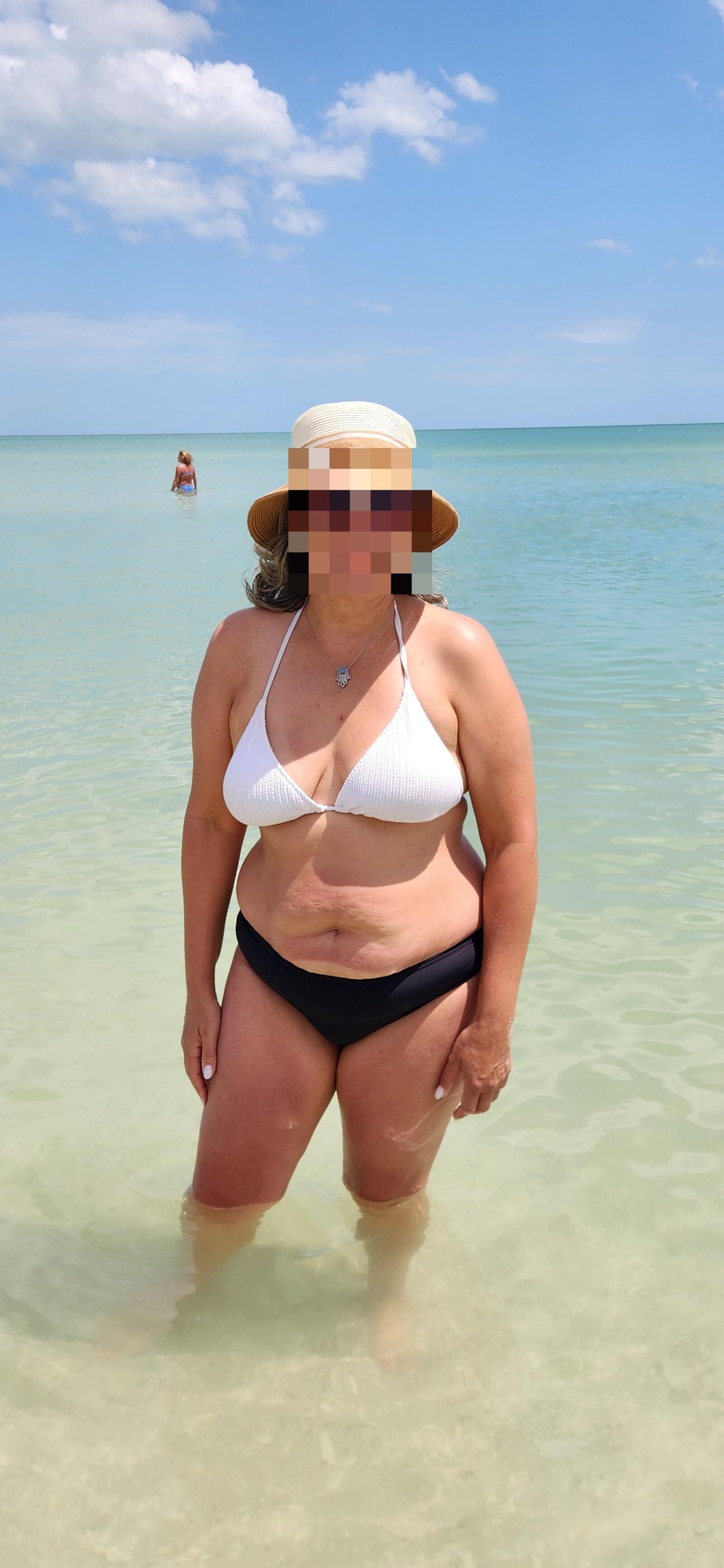 Chubby Latina With Muffintop
