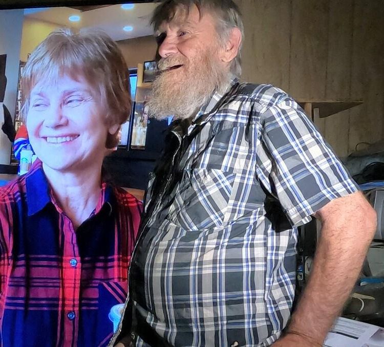 Chris liebt es, seine Frau aufzudecken