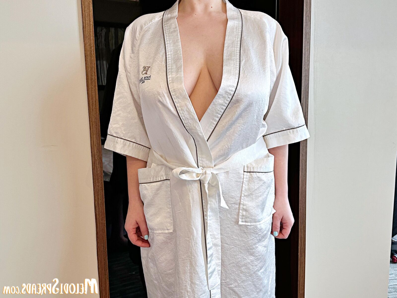 Hotel Holes: Melodi Drops the Robe and Spreads Wide