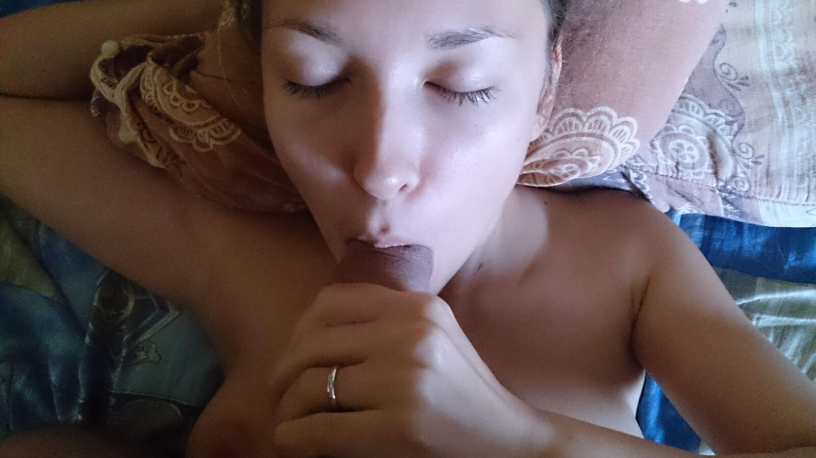 Sexy Slut Loves to Spread her Holes