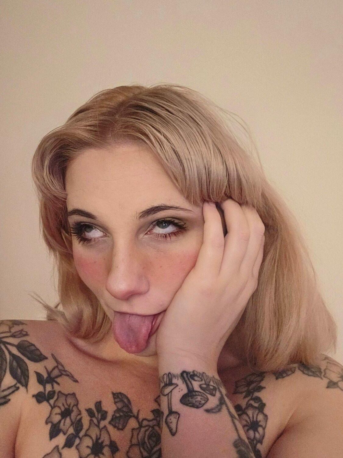 Kiwi Slut Dani