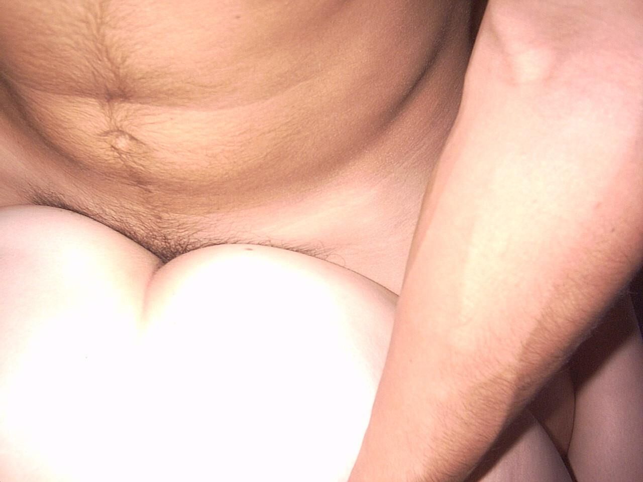 Nette Swinger Frau liebt Sperma und Dreier