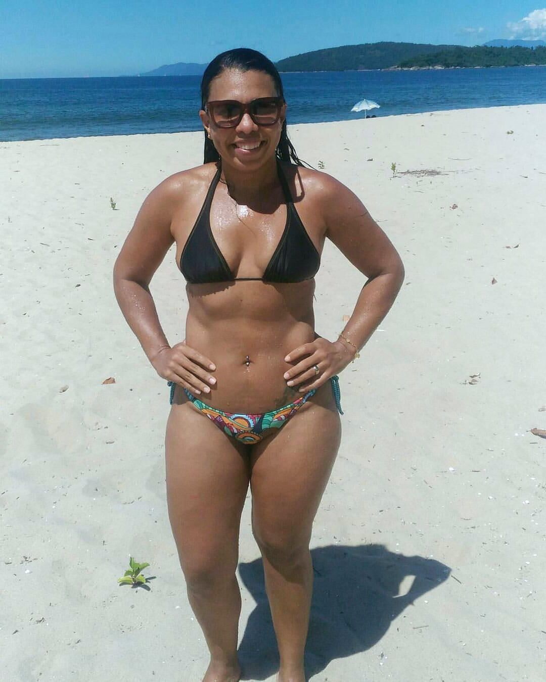 AMATEURS IN BIKINI