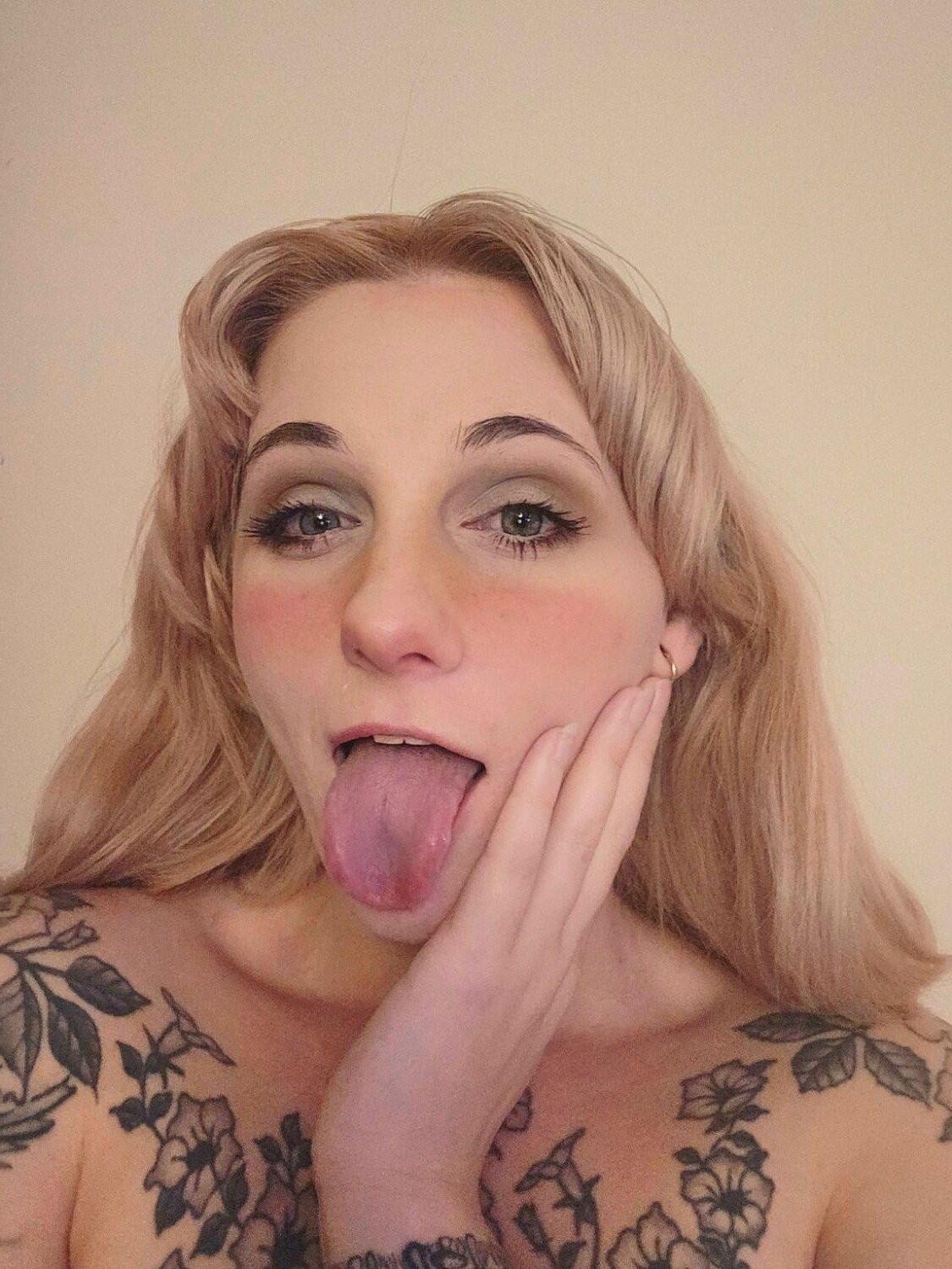 Kiwi Slut Dani