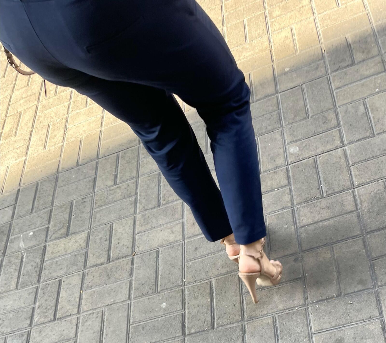 Latina candid feet 