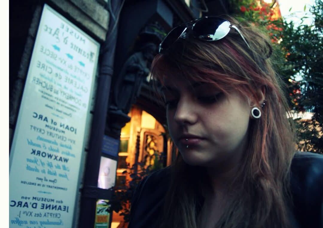 Melodie petite chienne salope emo gueule a sperme de rouen