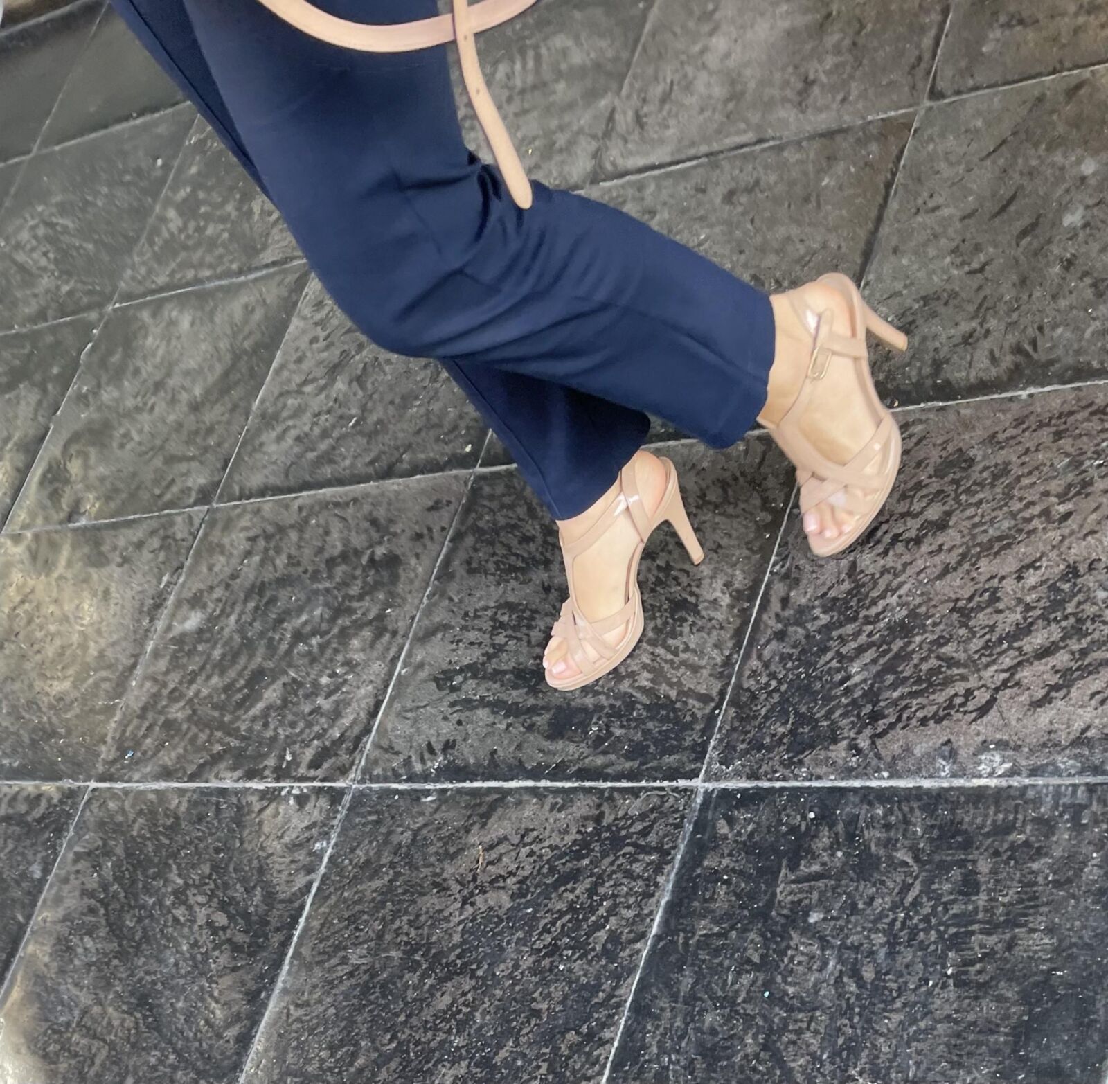 Latina candid feet 