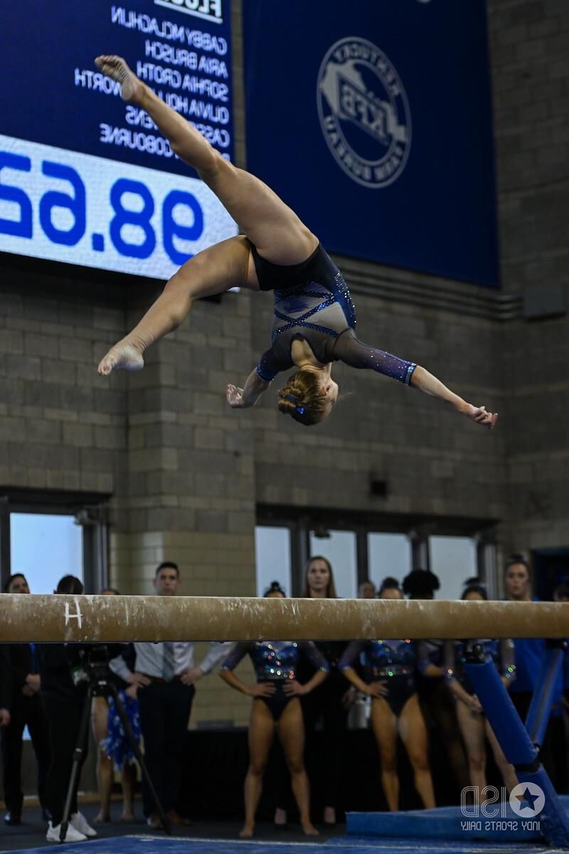 Very Hot College Gymnasts Part 