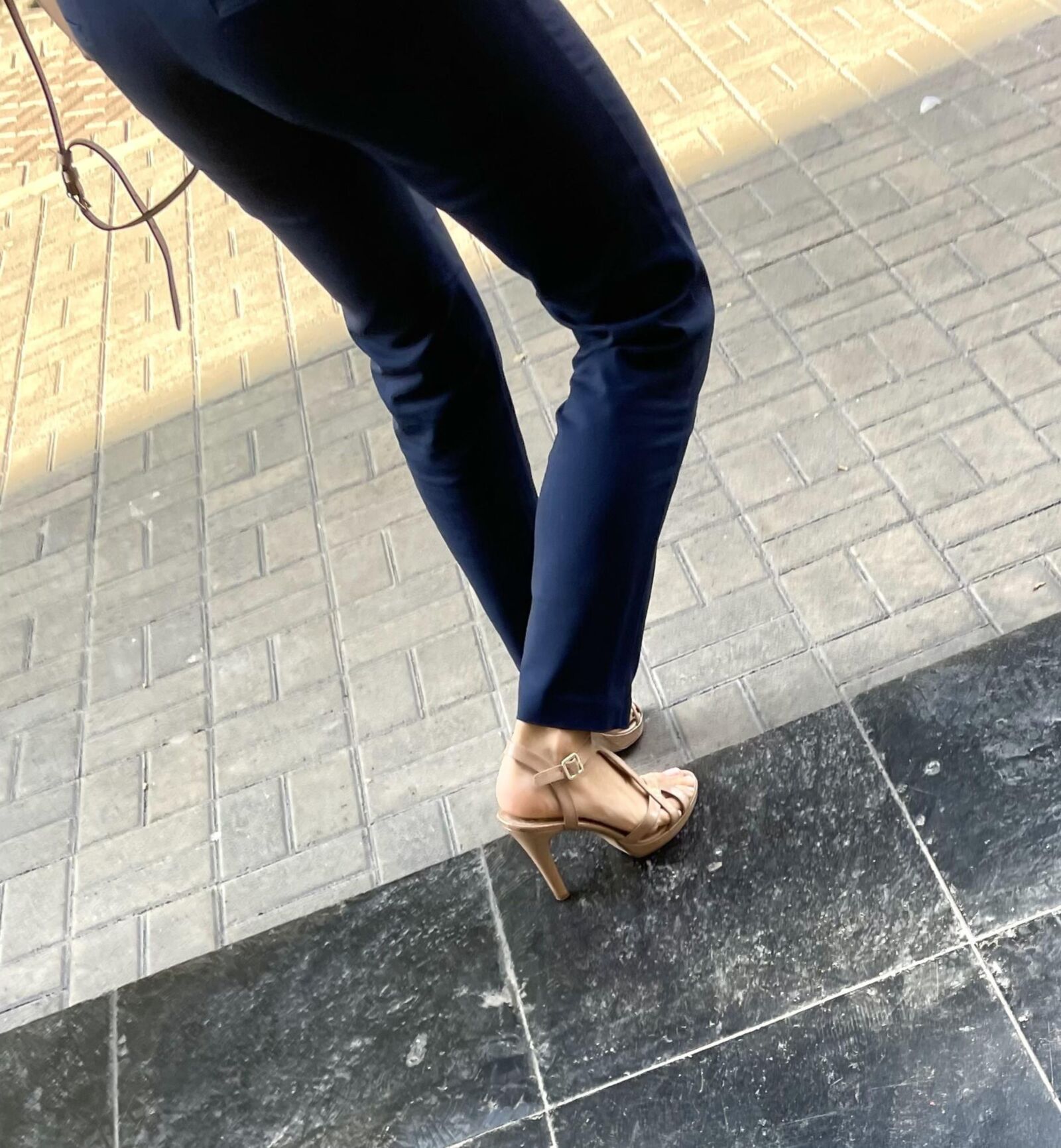Latina candid feet 