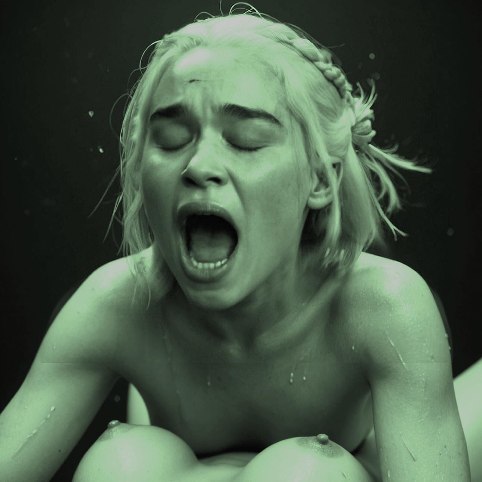 Daenerys and Cersei Battle Royale