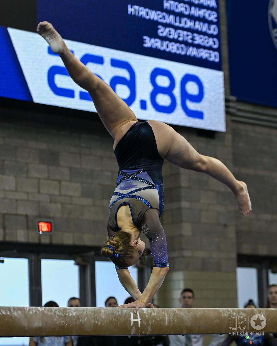 Very Hot College Gymnasts Part 
