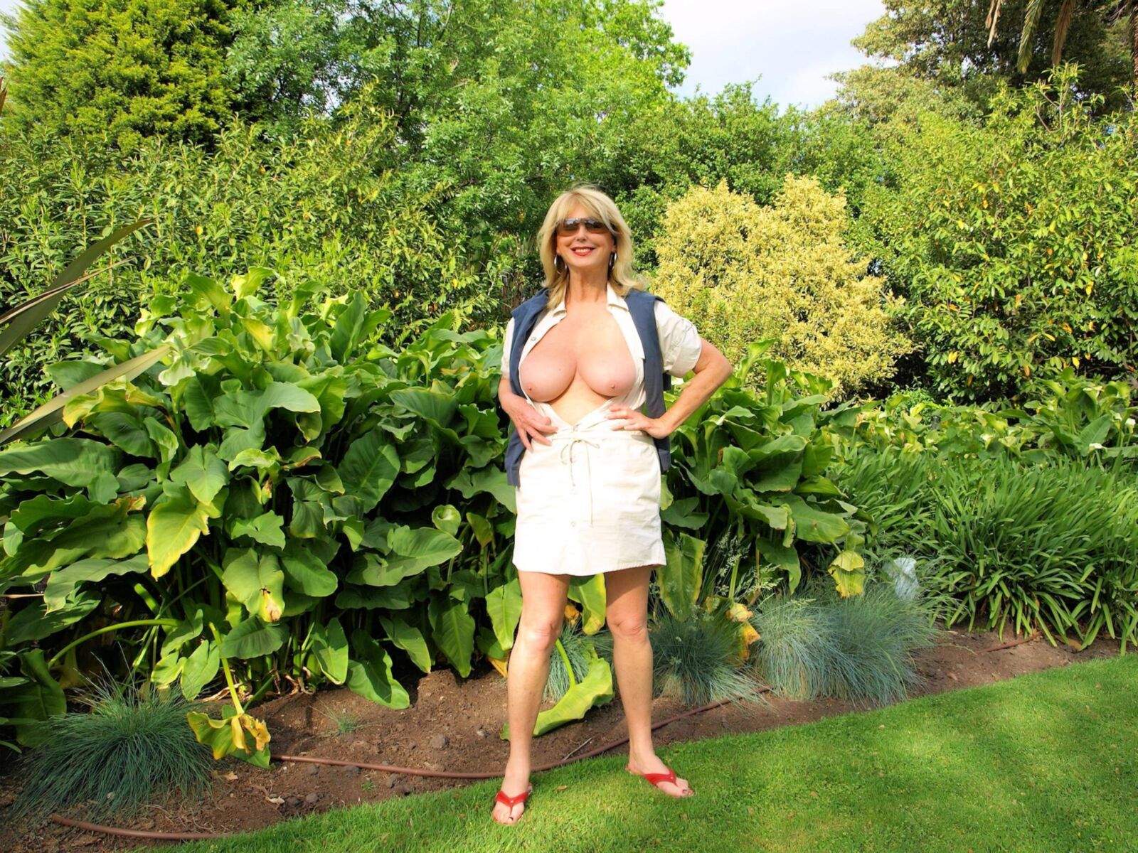 ❤️our sexy Lady di@ne😍frolics in den Gärten👩💋!