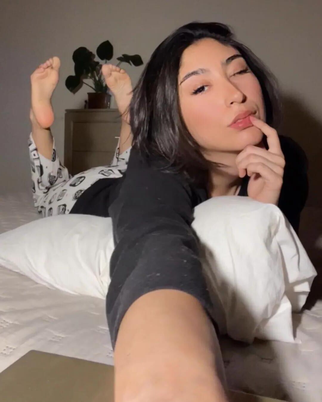 Beautiful latina teen feet