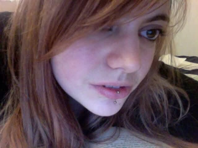 Melodie petite chienne salope emo gueule a sperme de rouen