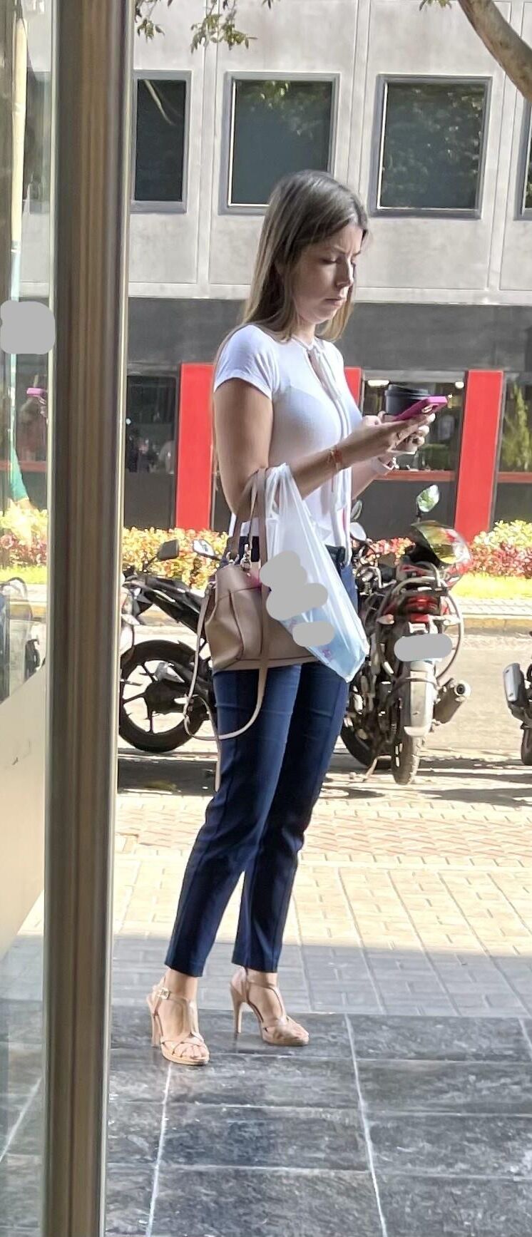 Latina candid feet 