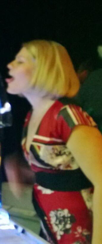 Schlampe Kym noch ein paar Bilder
